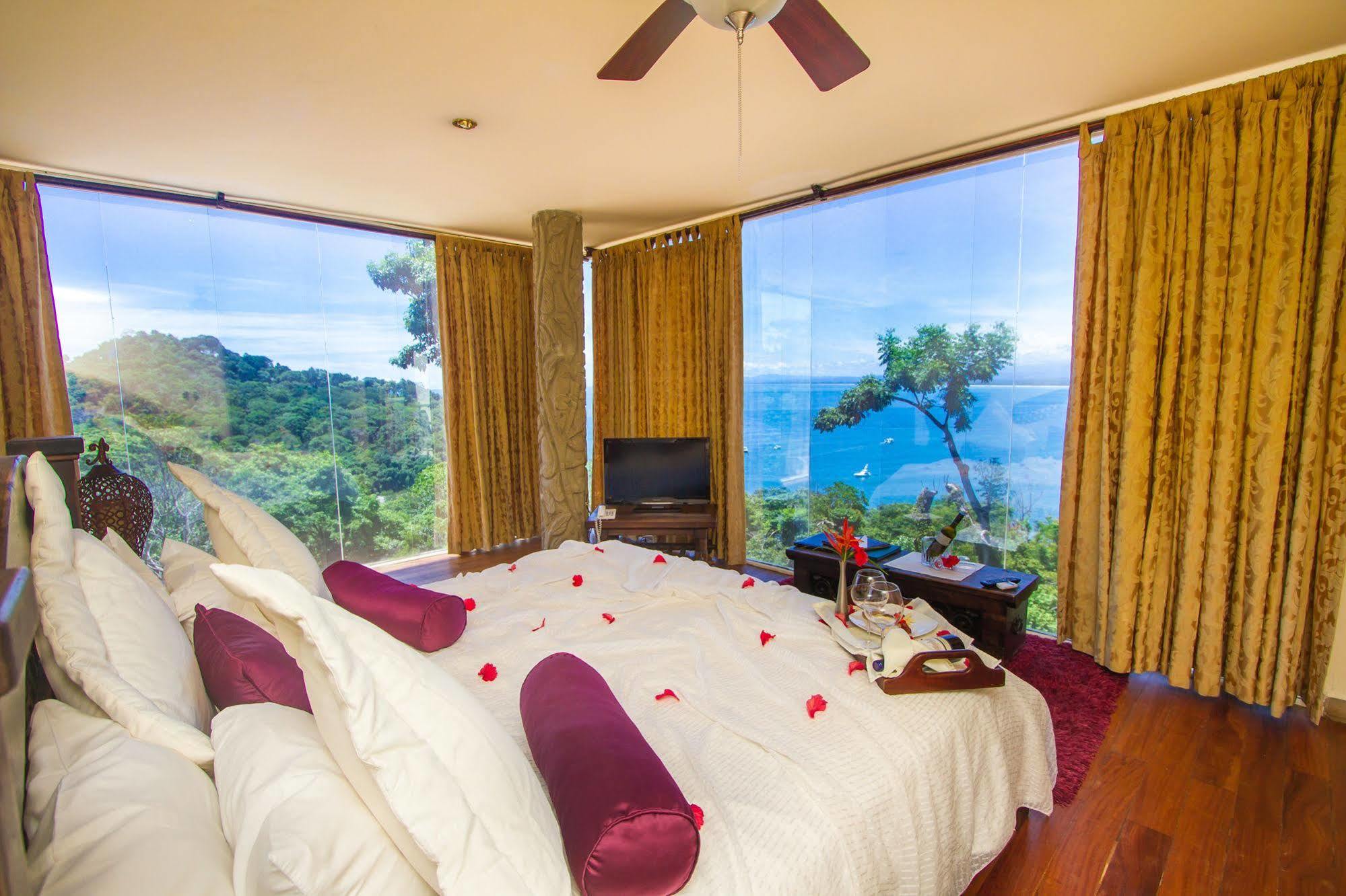 Issimo Suites Boutique Hotel & Spa - Adults Only Manuel Antonio Dış mekan fotoğraf