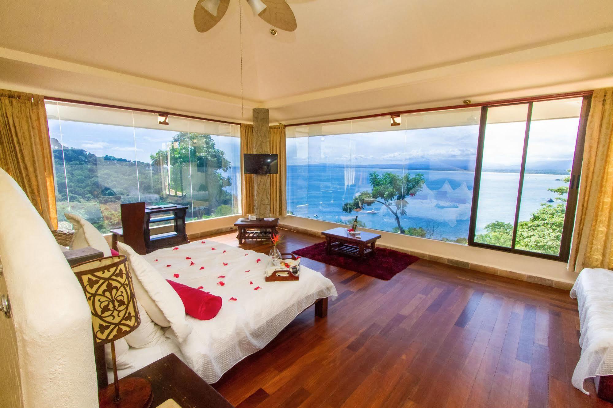 Issimo Suites Boutique Hotel & Spa - Adults Only Manuel Antonio Dış mekan fotoğraf