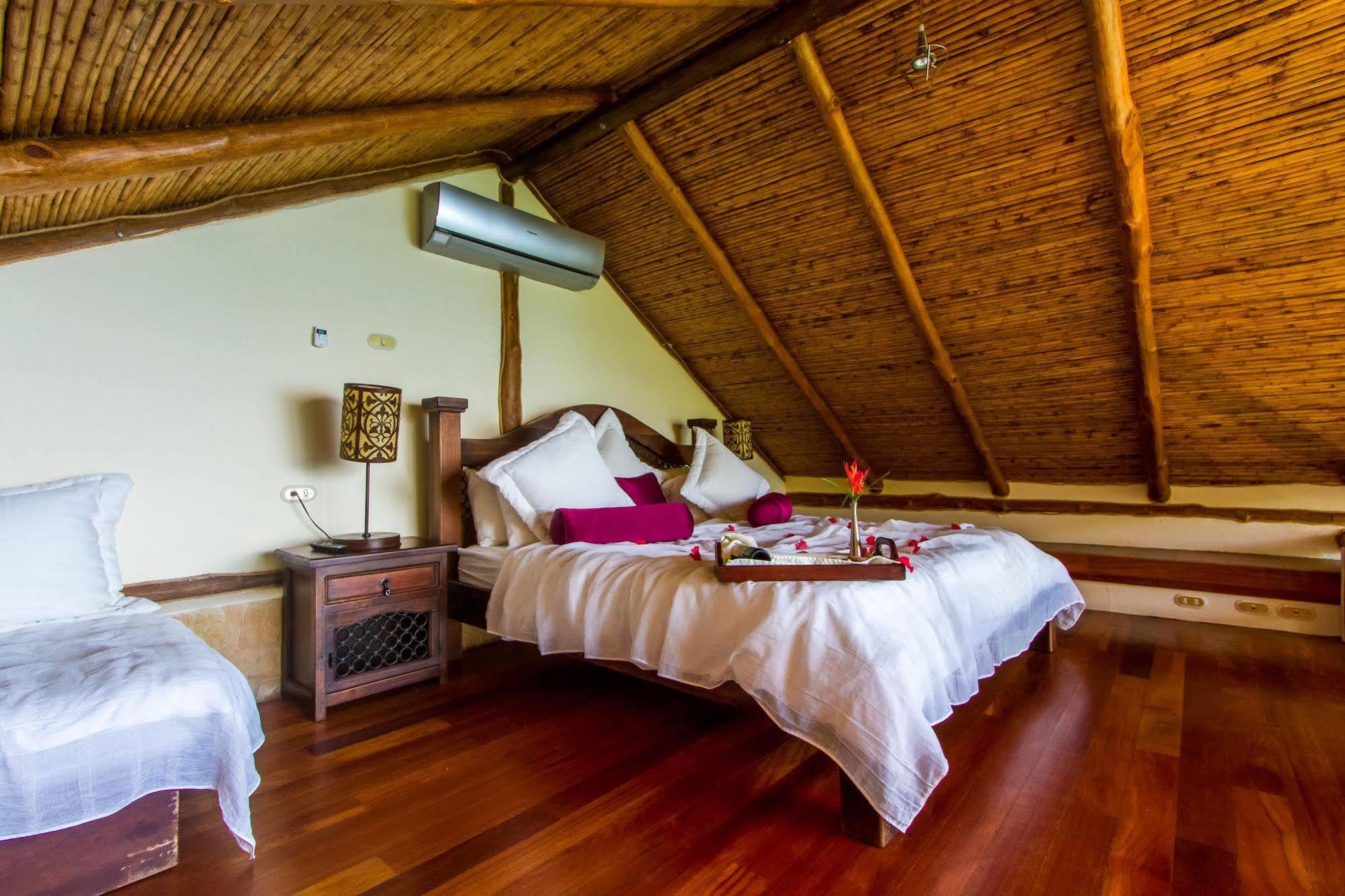 Issimo Suites Boutique Hotel & Spa - Adults Only Manuel Antonio Dış mekan fotoğraf