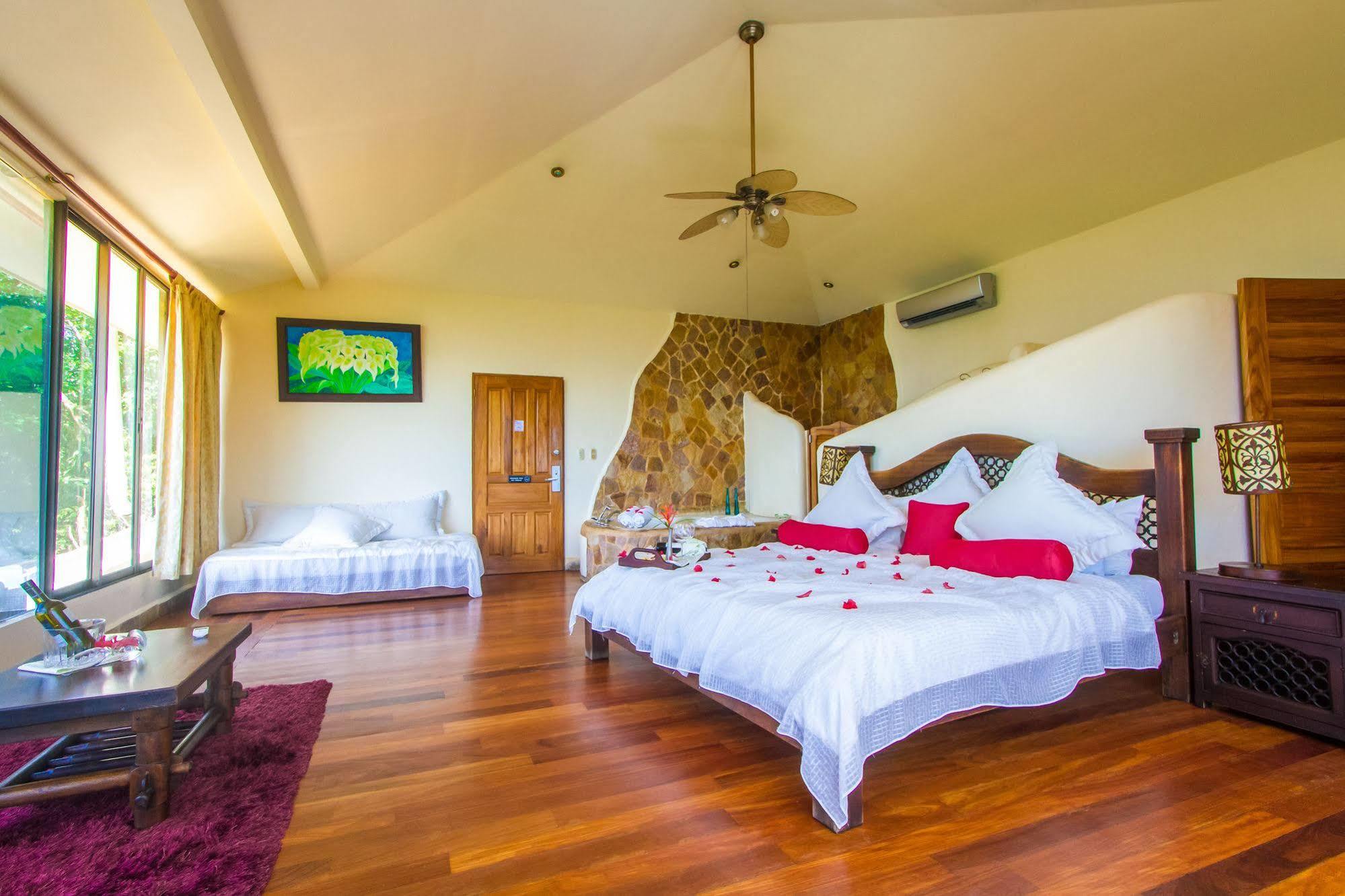 Issimo Suites Boutique Hotel & Spa - Adults Only Manuel Antonio Dış mekan fotoğraf